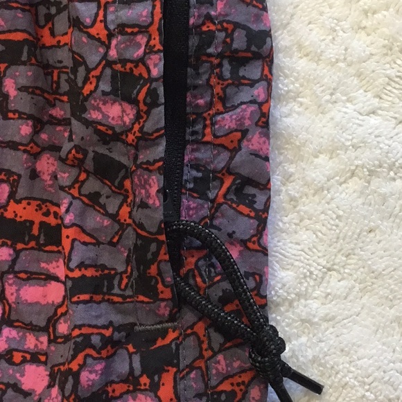 Nike ACG Women's Shorts Pink Black Print NWT - Picture 4 of 7